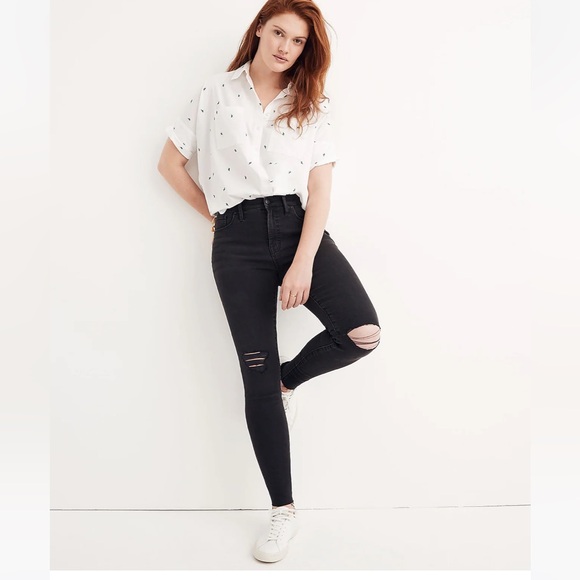 Madewell Denim - • Madewell • Women’s 9" Mid-Rise Skinny Jeans in Black Sea Distressed 26